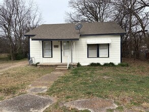 Building Photo - 903 6th Ave NW