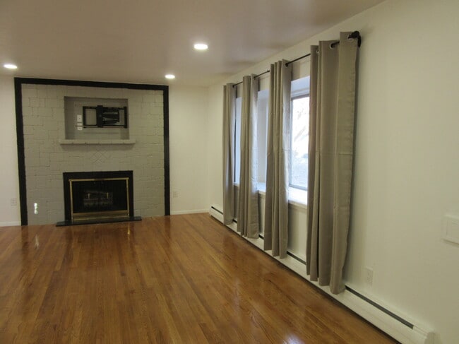 Building Photo - 2727 S Benton St