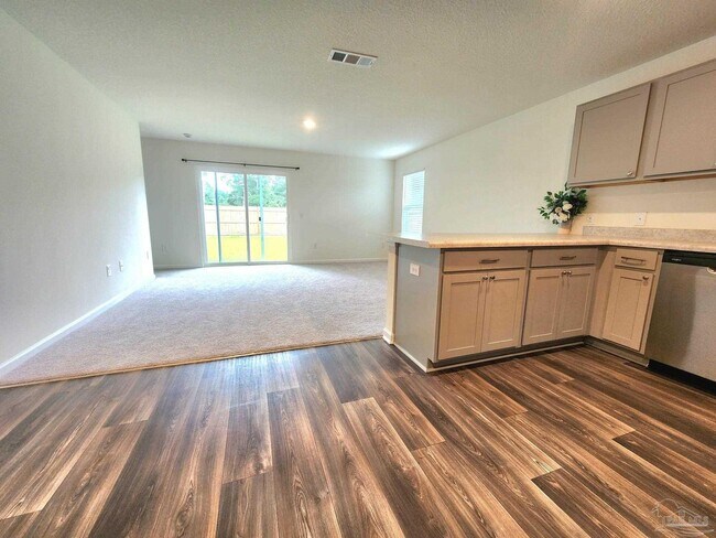 Foto del edificio - 7840 Maxton Rd