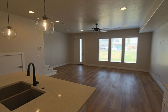 Building Photo - Brand New - Never Lived In!  (Location, Lo...