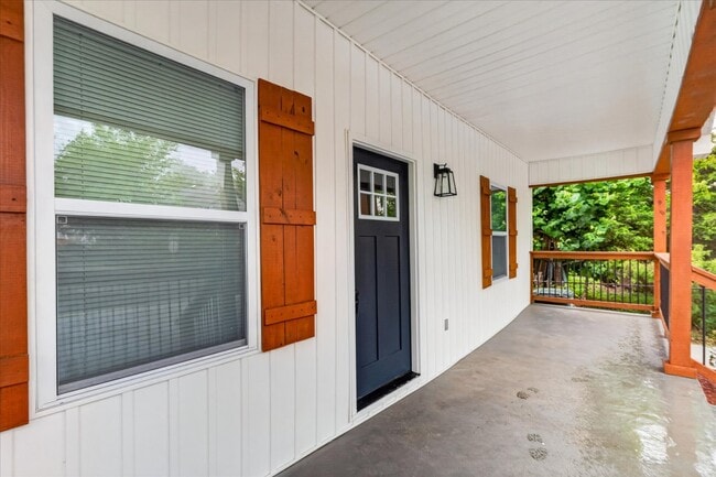 Building Photo - 1713 S Orchard Knob Ave