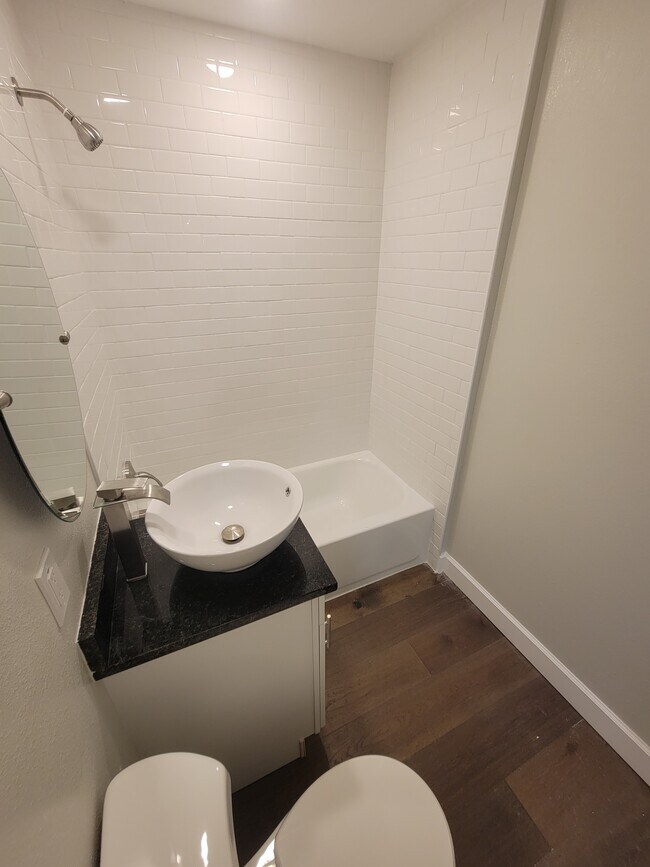 Foto del edificio - 611 Tanglewood St