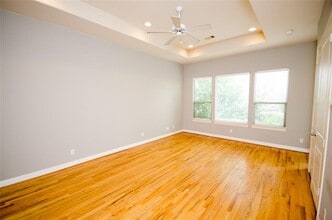 Building Photo - 3802 Center Plaza Dr