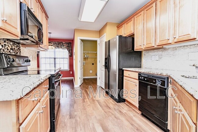 Building Photo - 10 Montreat Ln