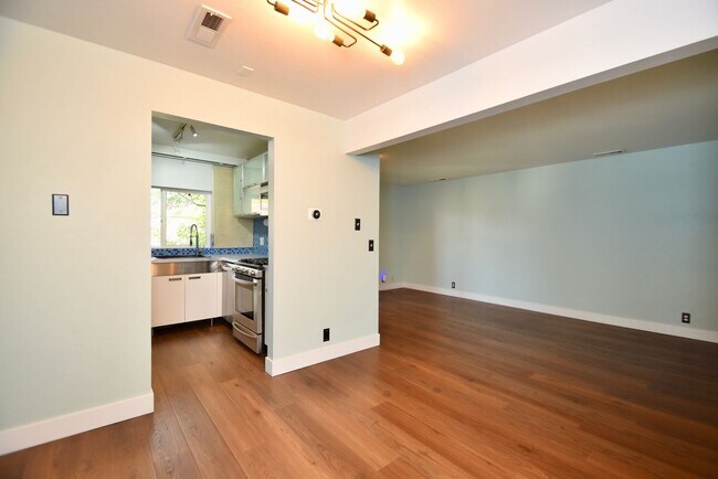 Foto del edificio - 2 Bedroom 2 Bath Condo in Salt Lake City!