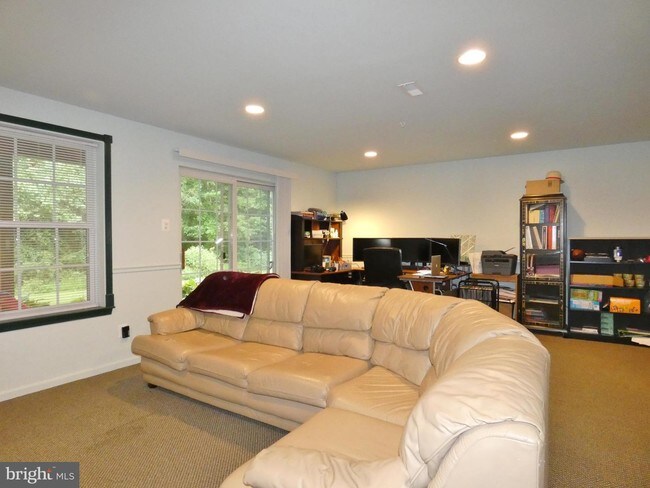 Building Photo - 2144 Mardic Dr