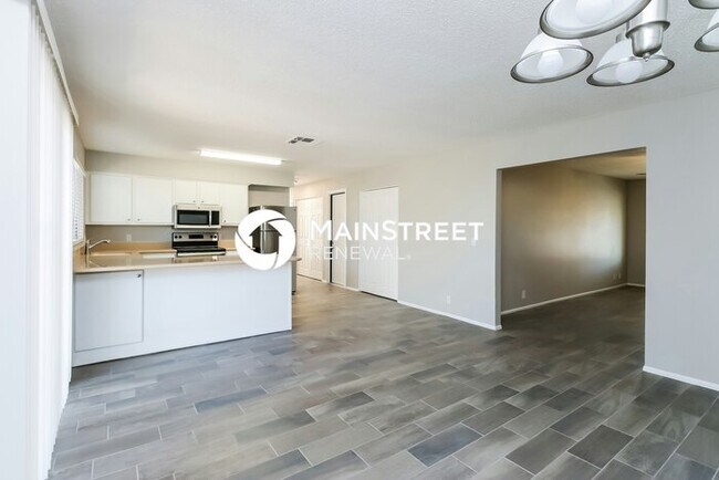 Foto del edificio - 4 Bedroom Pet-Friendly Home in Glendale, A...