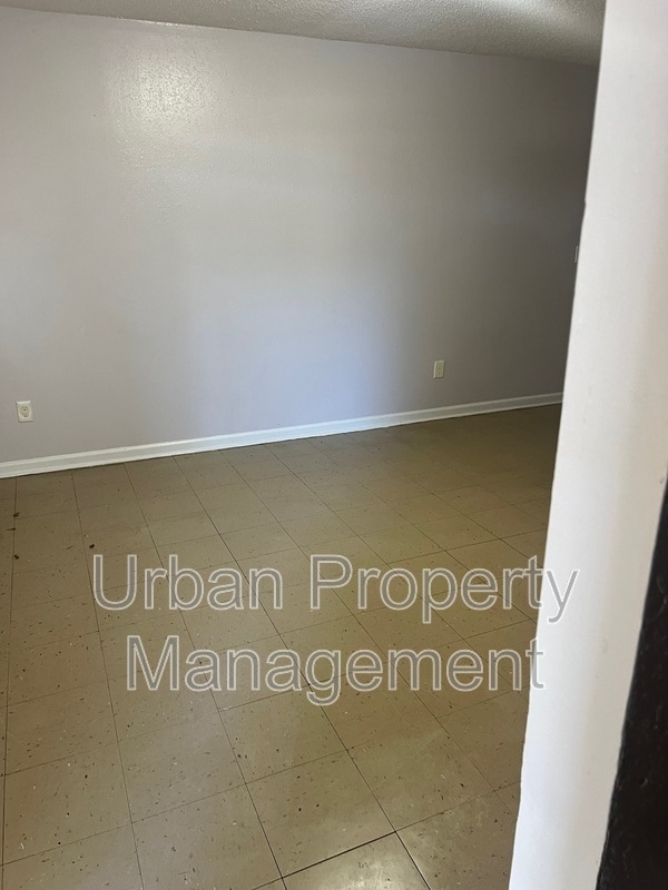 Photo - 713 Regent Pl House