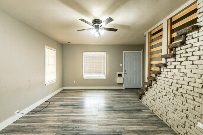 Building Photo - 2311 25th St