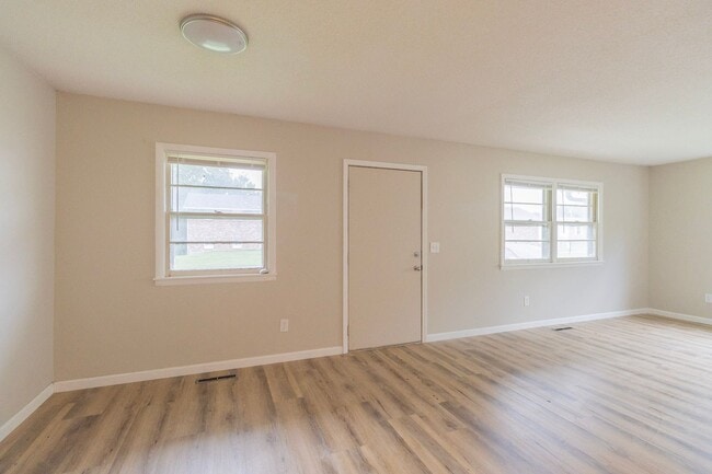 Building Photo - 3711 Weymeyer Dr