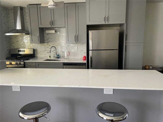 Foto del edificio - 15 NW 204th St