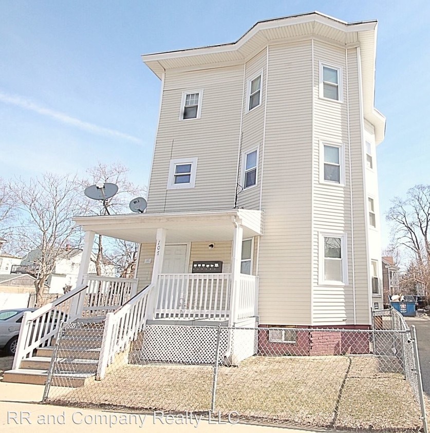 Primary Photo - 107 College St