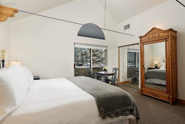 Building Photo - West End Aspen Home