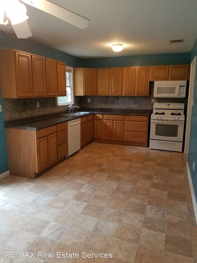 Building Photo - 3 br, 1 bath House - 6340 Westwood Road