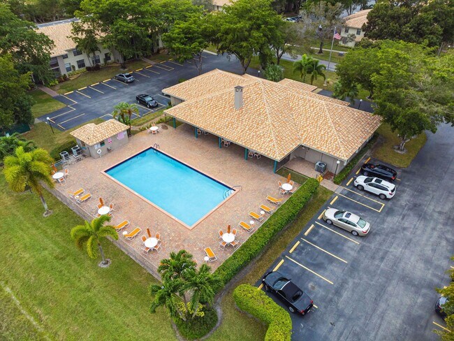 Foto del edificio - 9935 Pineapple Tree Dr