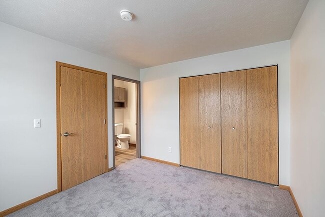 Building Photo - AUTUMN RIDGE APARTMENTS