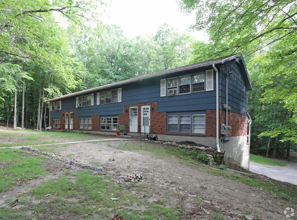 Countryside Apartments in Harwinton, CT