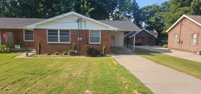 Building Photo - 203 Nokes Dr