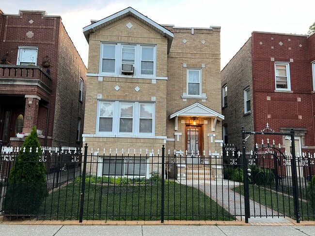 Building Photo - 3354 N Springfield Ave