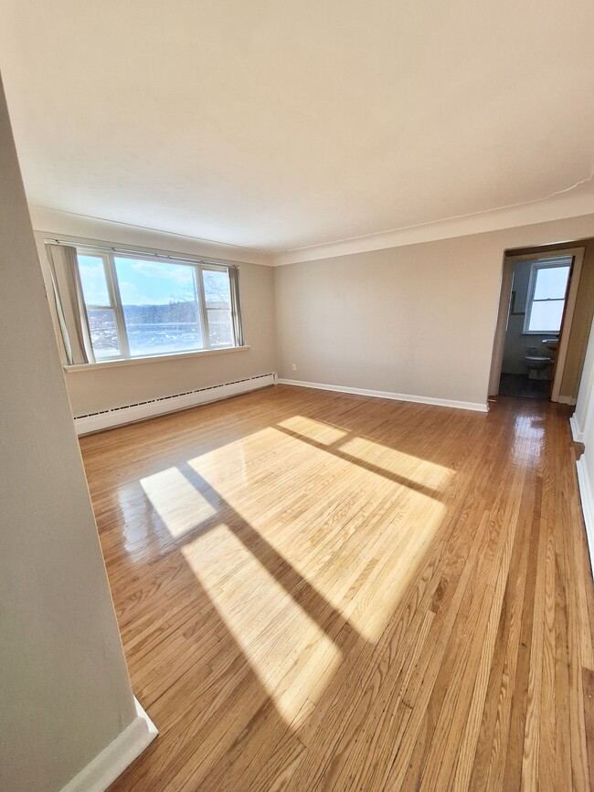 Building Photo - 1 Osler Court, Hamilton, Dundas