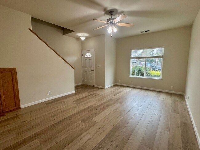 Foto del edificio - Fantastic 3 Bedroom, 2.5 Bath Townhouse!