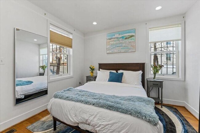 Foto del edificio - 1740 H St NE