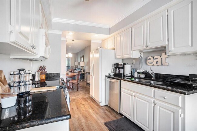 Foto del edificio - 2800 Cove Cay Dr