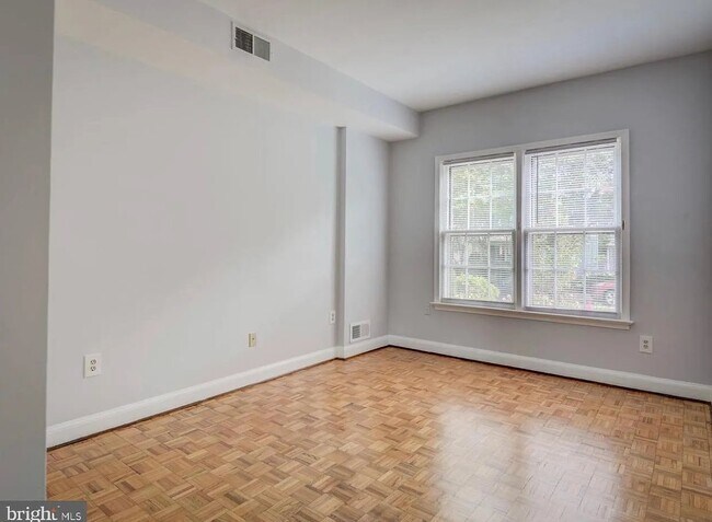 Foto del edificio - 4222 River Rd NW