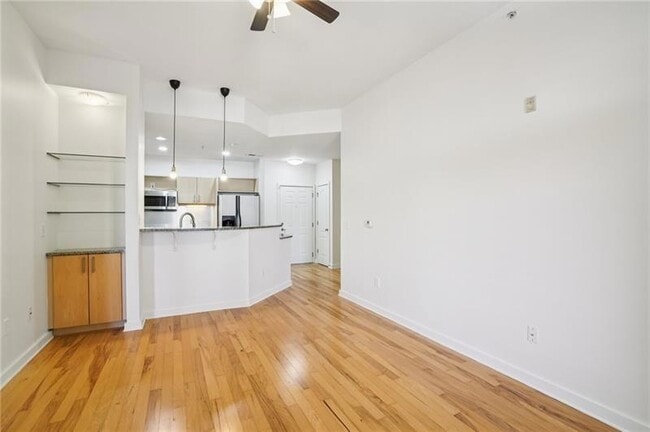 Foto del edificio - 390 17th St NW