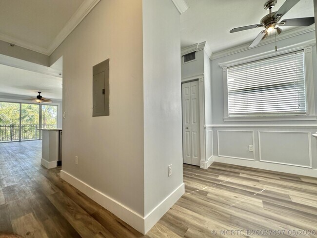 Building Photo - 27 Royal Palm Way