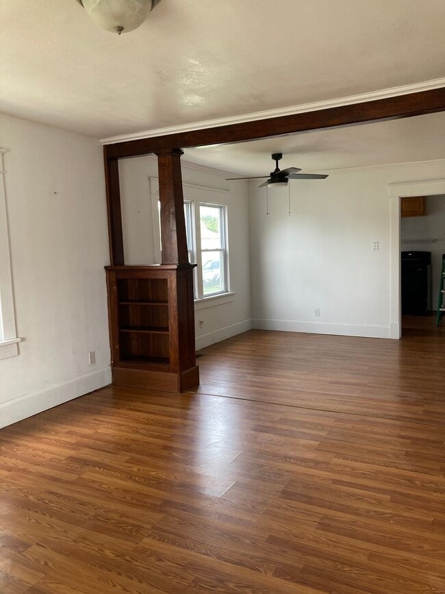 Building Photo - 2 bedroom with porch and garage