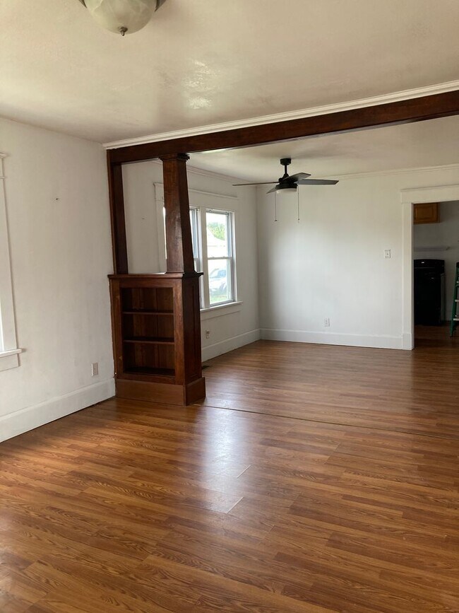Foto del edificio - 2 bedroom with porch and garage