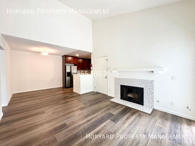 Building Photo - 3663 Oakwood Terrace