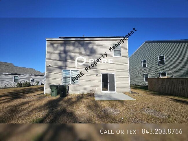 Building Photo - Pine Hills home Available NOW!