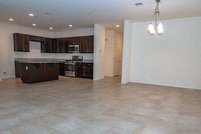 Foto del edificio - 21248 W Palm Ln