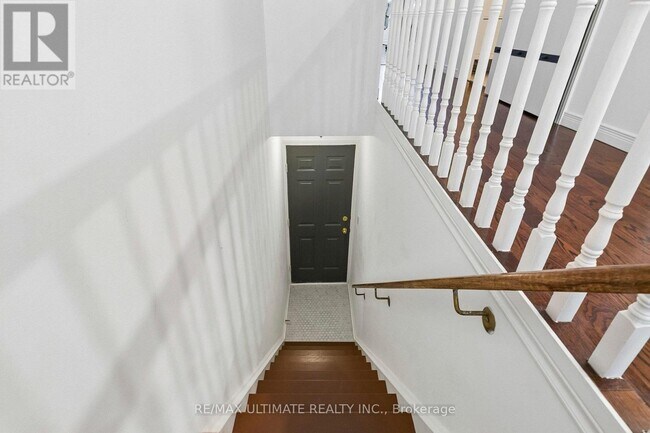 Photo du bâtiment - 660 Wellington St W