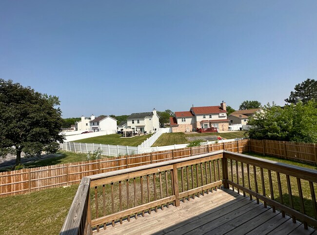 Building Photo - 5611 Allemong Dr