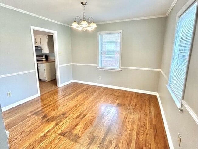 Building Photo - 3 Bedroom 2.5 Bath with 2 BONUS ROOMS