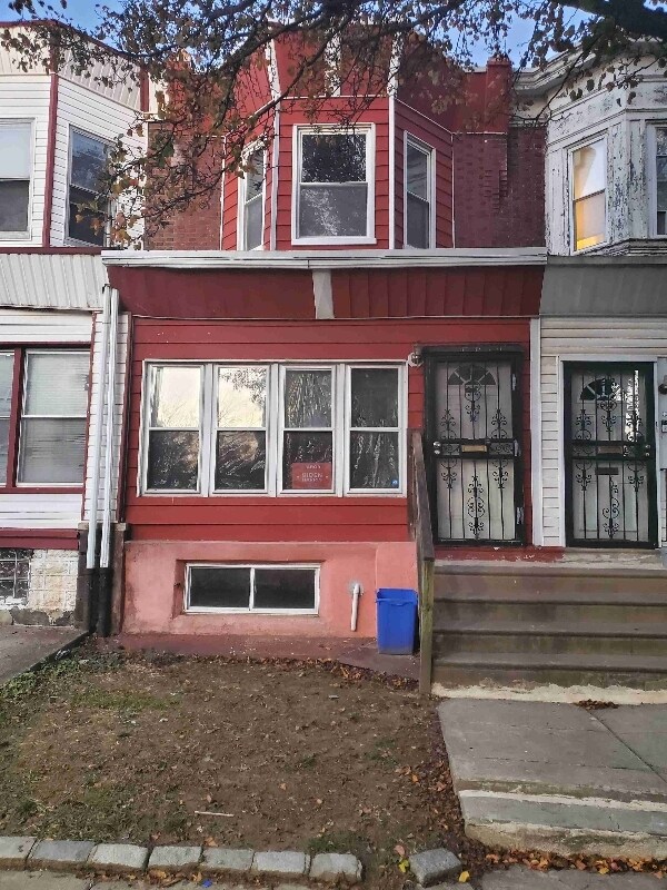 Primary Photo - 2061 S Salford St