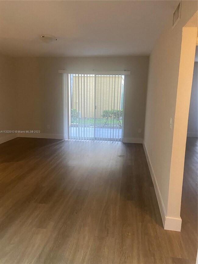 Foto del edificio - 927 Riverside Dr