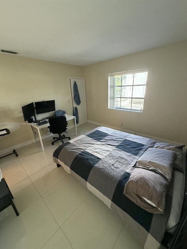 Foto del edificio - 2424 SE 17th St