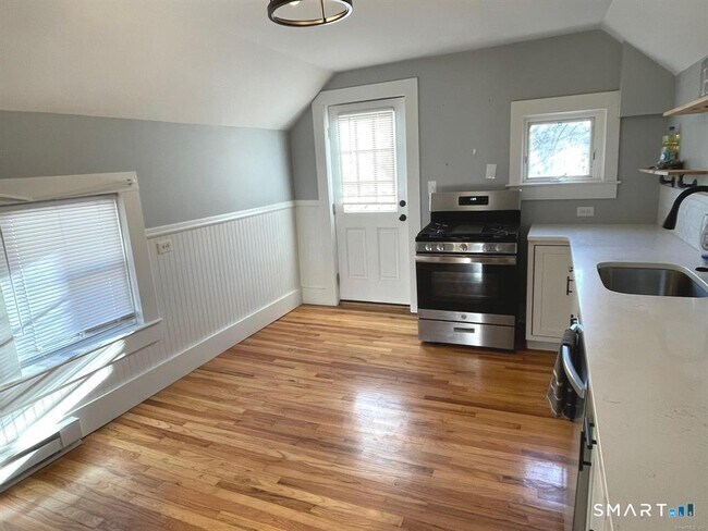 Foto del edificio - 194 School St