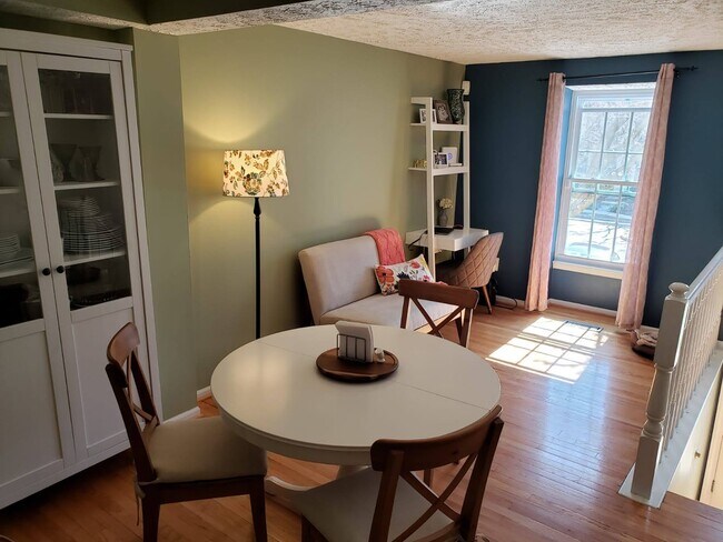 Foto del edificio - 1524 Woodcrest Dr
