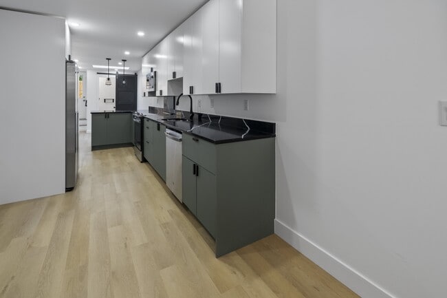 Building Photo - 105 S Poppleton St