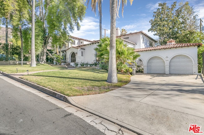 Building Photo - 1530 Valley View Rd