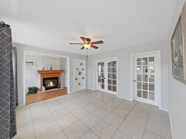 Building Photo - 878 Rustic Oaks Dr