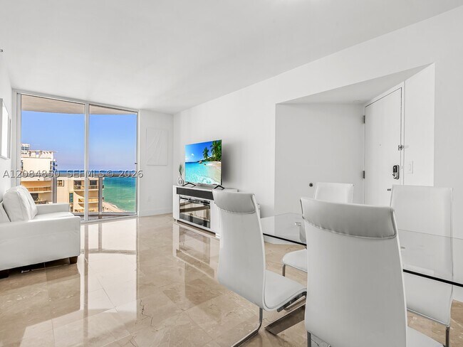 Foto del edificio - 6365 Collins Ave