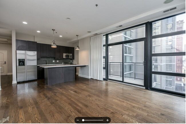 Foto del edificio - River North Stunning Furnished 2b2b Apartment