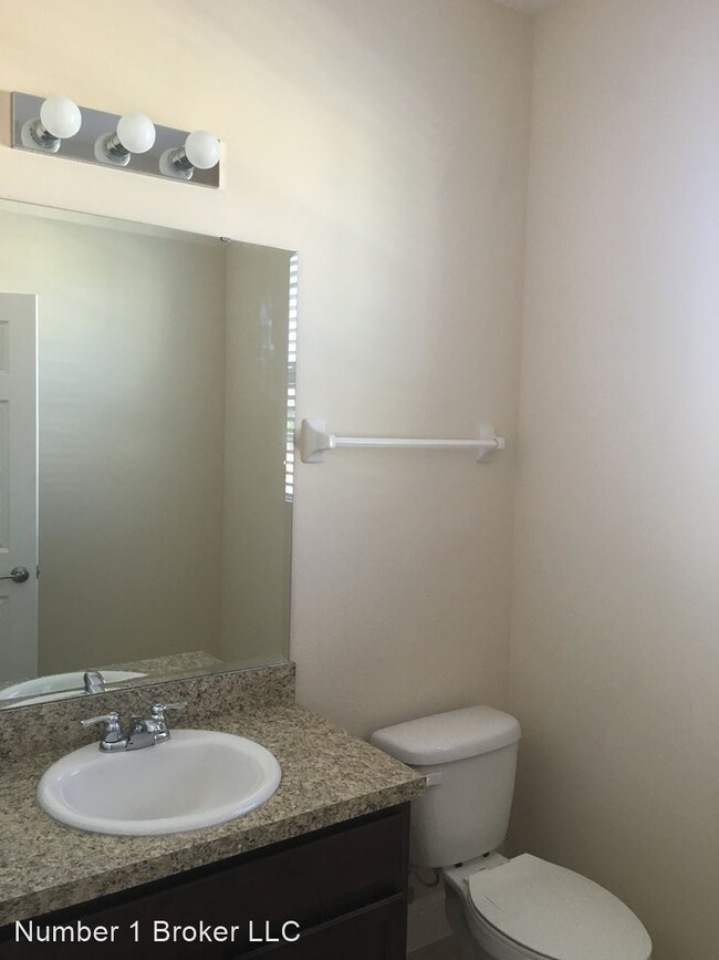 Building Photo - 4 br, 3.5 bath House - 14505 Breakwater Way