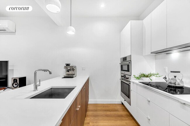 Building Photo - 36 Dominick St